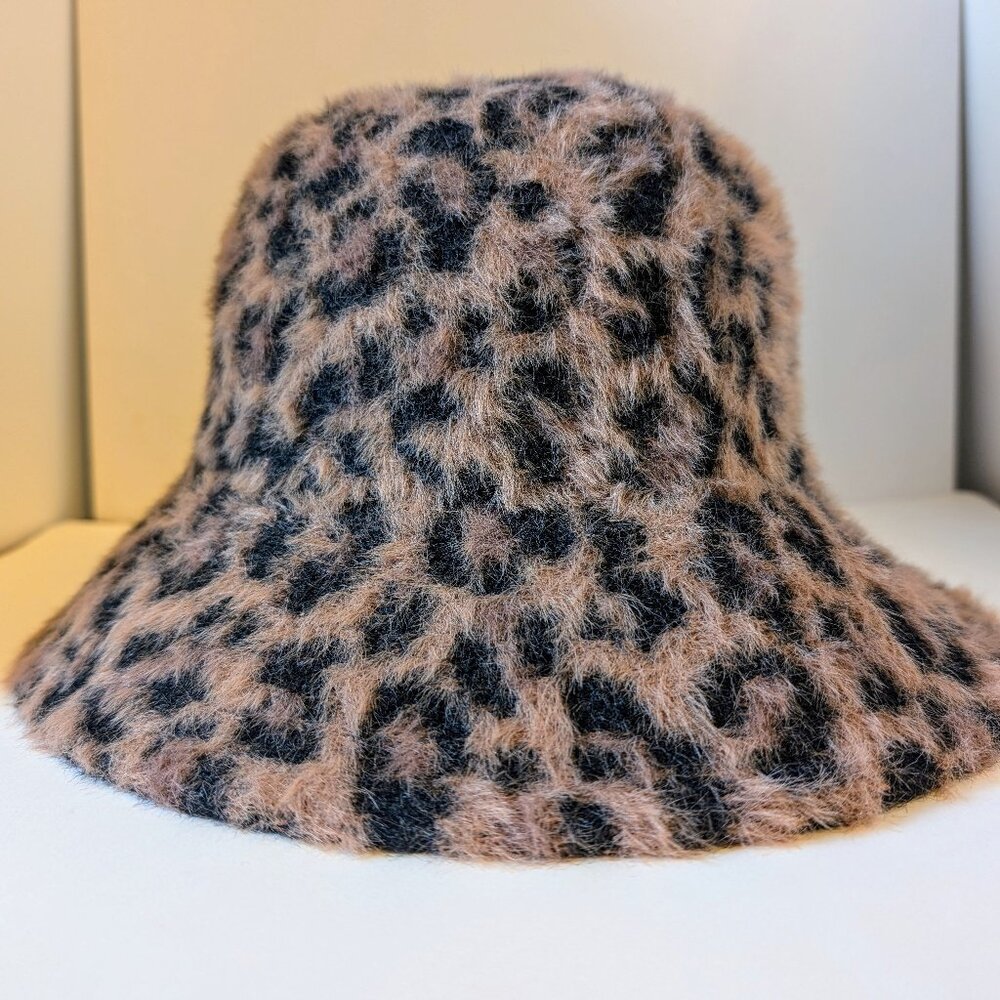 ANIMAL PRINT FUZZY BUCKET HAT. NWT